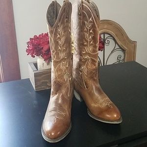 Brand New Ariat Desert Holly Boots